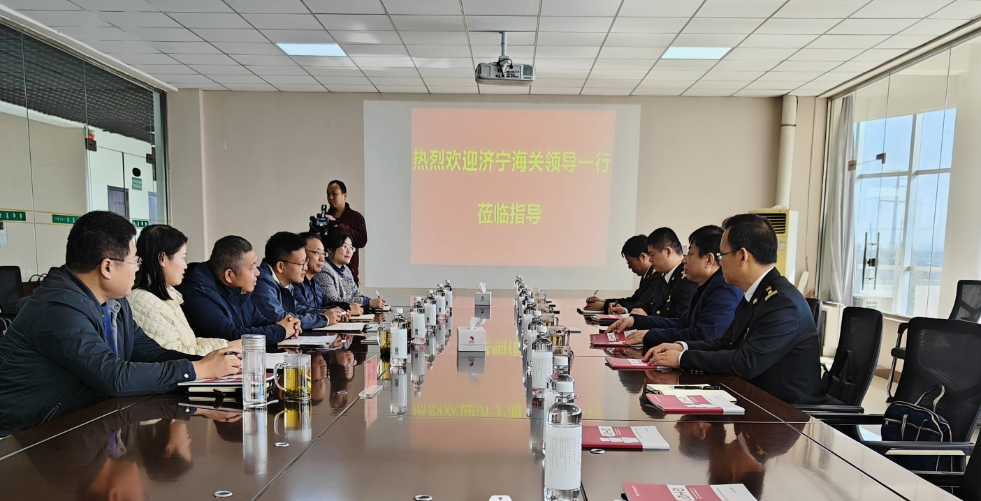 濟(jì)寧海關(guān)黨委書記、關(guān)長(zhǎng)嚴(yán)學(xué)泉一行來(lái)我企開展調(diào)研和政策宣講